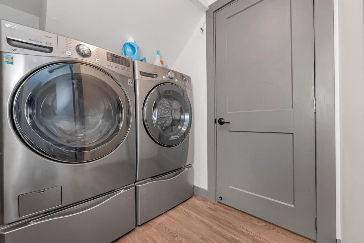 Tranquil Oasis 2 Bedroom With Pool View * Victoria