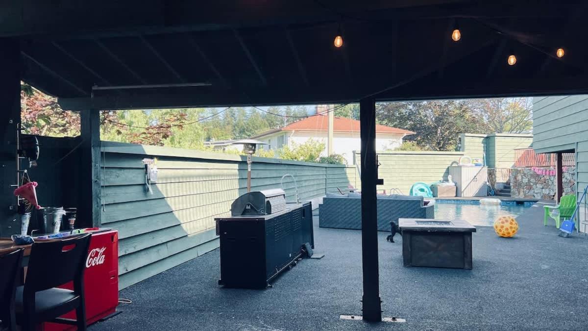 Tranquil Oasis 2 Bedroom With Pool View Victoria