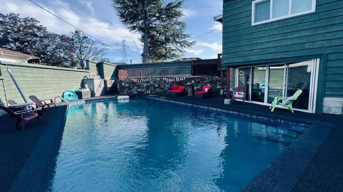 Tranquil Oasis 2 Bedroom With Pool View Holiday home
