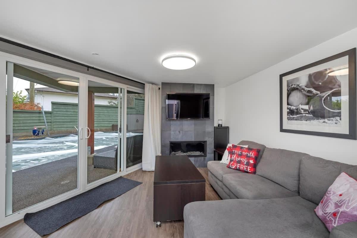Tranquil Oasis 2 Bedroom With Pool View Holiday home Victoria